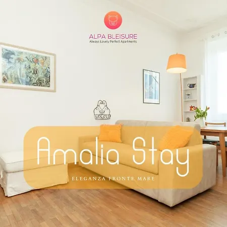 公寓 Amalia Stay, Sea Front And 50 Meters From The Station *
