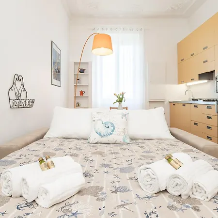 Amalia Stay, Sea Front And 50 Meters From The Station Appartamento