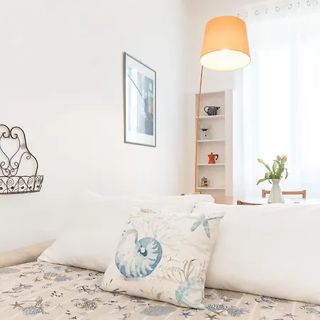 Amalia Stay, Sea Front And 50 Meters From The Station דירה *