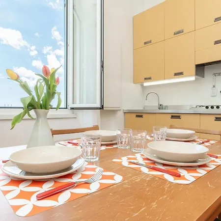 Amalia Stay, Sea Front And 50 Meters From The Station