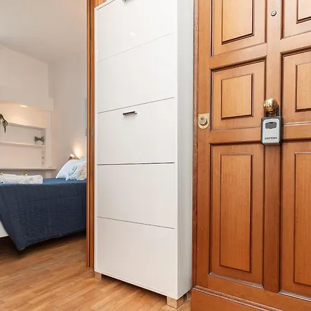 Amalia Stay, Sea Front And 50 Meters From The Station Apartment
