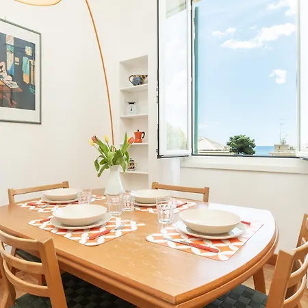 Amalia Stay, Sea Front And 50 Meters From The Station Apartment *